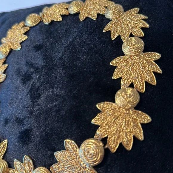 Vintage Dauplaise Abstract Leaf & Button Collar Necklace & Clip on Earrings